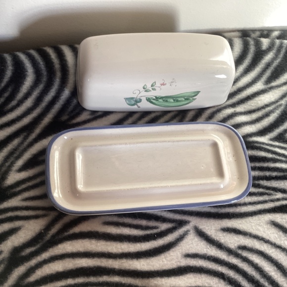 Pfaltzgraff 1/4 Pound Butter Dish plus SALT and PEPPER set - Picture 3 of 8